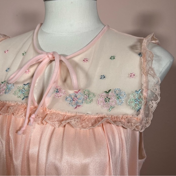 Vintage 50 60 Retro Cottagecore Floral Embroidery Peach Pastel Long Nightgown - Picture 15 of 16